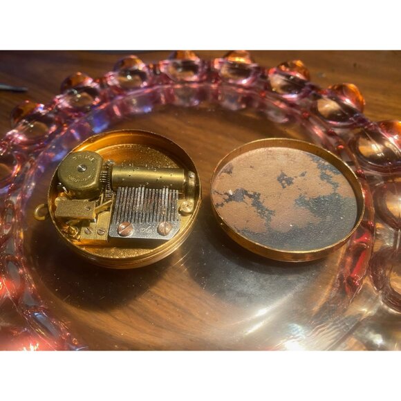 Vtg REUGE Swiss Music Box Pendant Necklace | Plays "Somewhere My Love" | Romanti - Picture 10 of 11